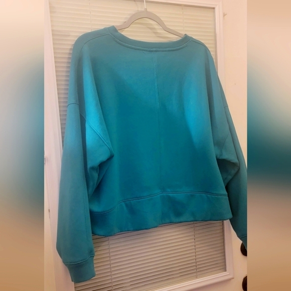 Trendy Women's Large Cropped ALL IN MOTION Over Sized Teal Sweatshirt. 🩵✨️ - Picture 4 of 12